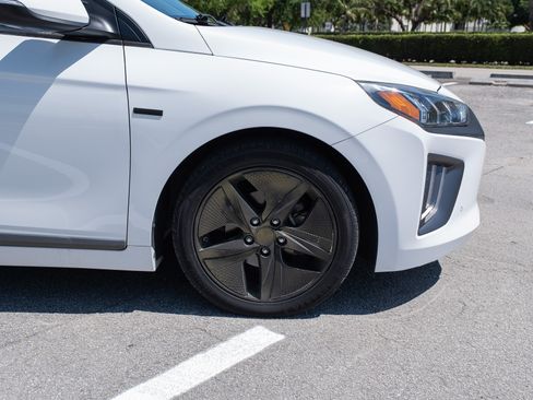 Used 2020 Hyundai Ioniq Limited image 9