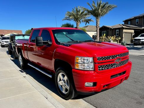 Used 2014 Chevrolet Silverado 2500 LTZ w/ LTZ Plus Package image 2