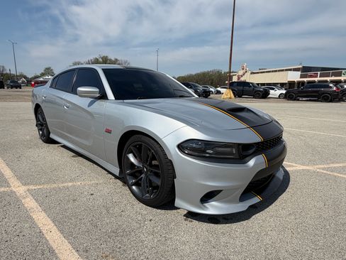 Used 2019 Dodge Charger Scat Pack image 4