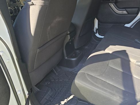 Used 2018 Jeep Wrangler Unlimited Sport S image 6