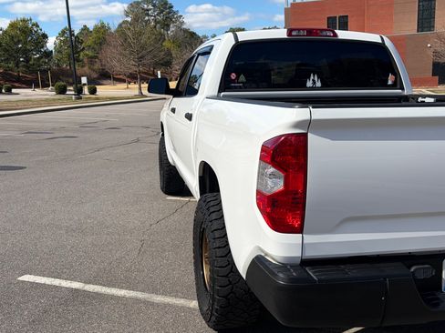 Used 2017 Toyota Tundra SR5 w/ SR5 Upgrade Package image 8