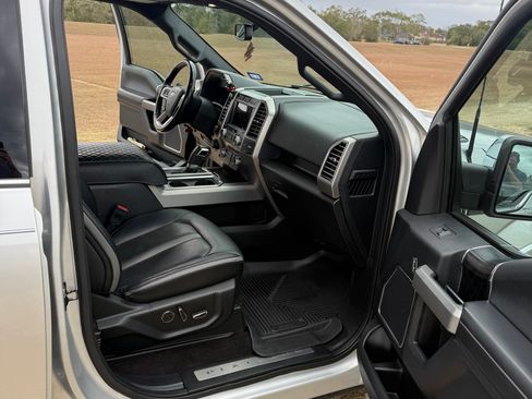 Used 2019 Ford F150 Platinum w/ Equipment Group 701A Luxury image 17