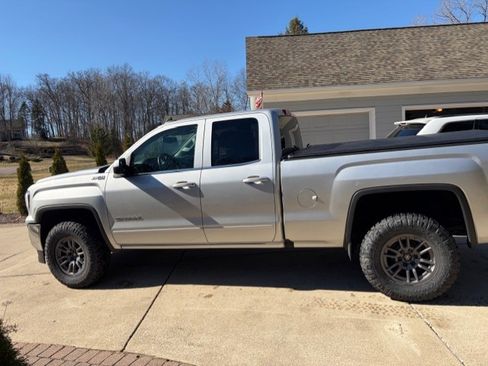 Used 2019 GMC Sierra 1500 SLE w/ SLE Value Package image 4