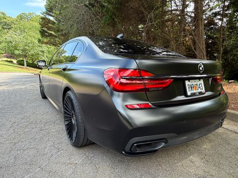 Used 2017 BMW 750i RWD image 14