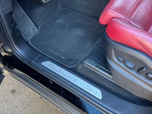 Used 2023 Porsche Cayenne S Platinum image 9