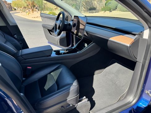 Used 2021 Tesla Model Y Long Range image 13