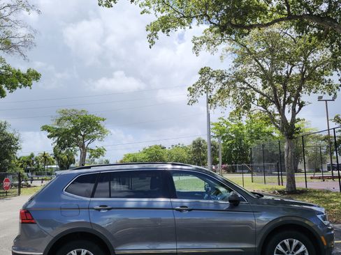 Used 2018 Volkswagen Tiguan SE FWD image 12