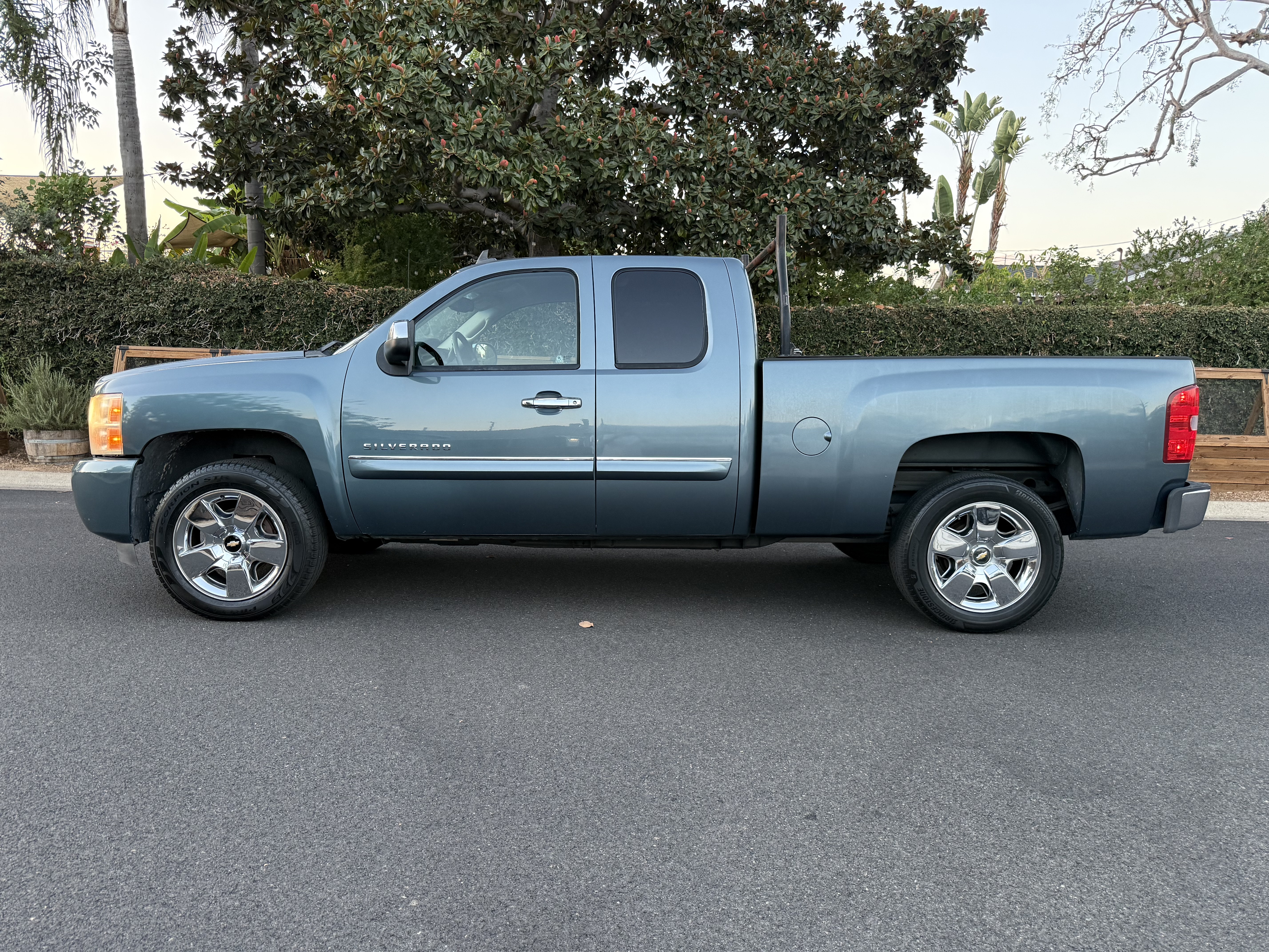Used 2009 Chevrolet Silverado 1500 LT w/ Regional Value Package RWD image 9