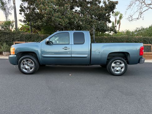 Used 2009 Chevrolet Silverado 1500 LT w/ Regional Value Package RWD image 9