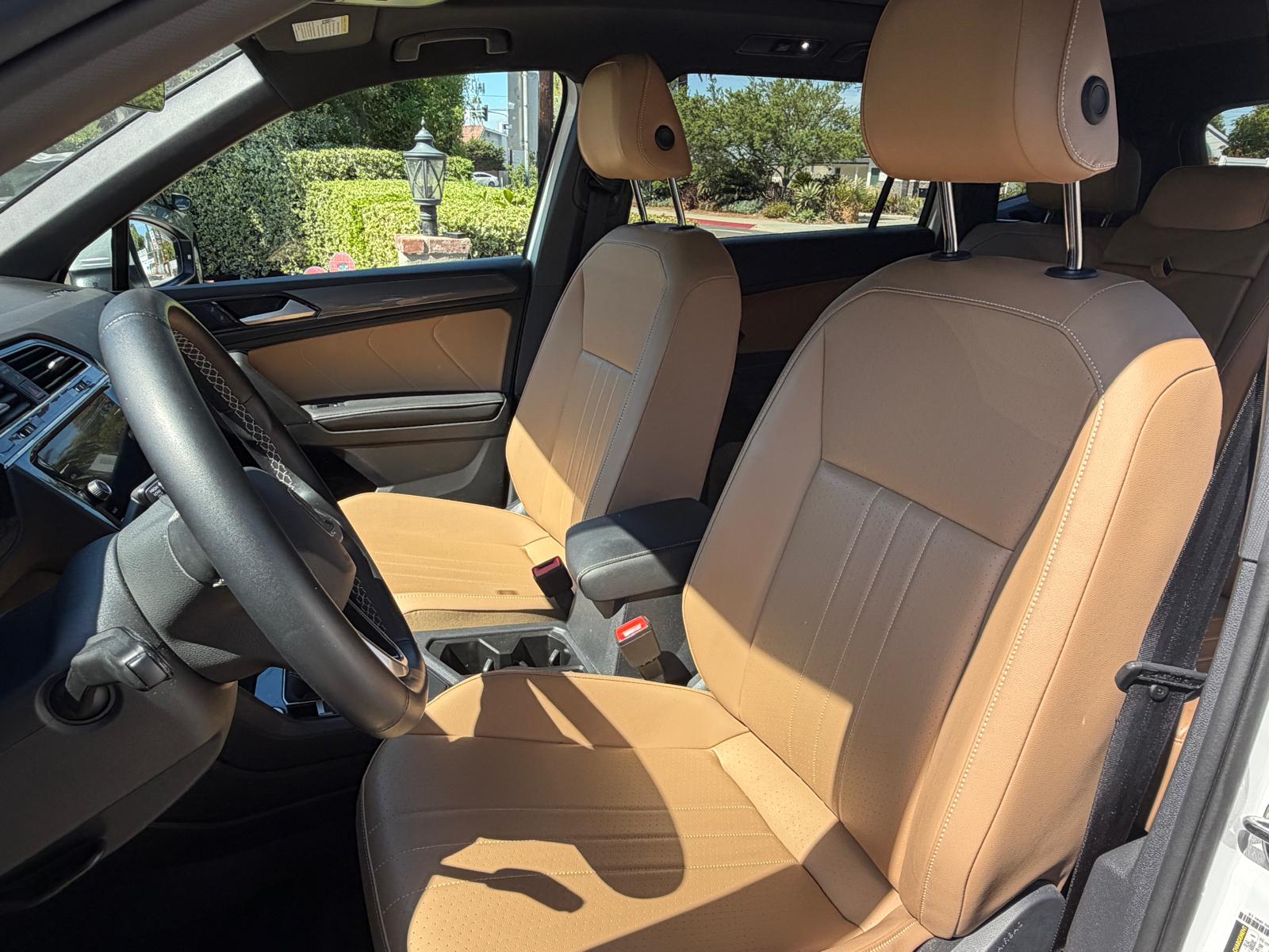 Used 2024 Volkswagen Tiguan SE w/ Panoramic Sunroof Package FWD image 6