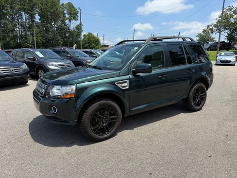 Used 2015 Land Rover LR2 HSE image 5