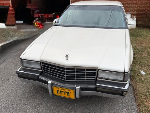 Used 1993 Cadillac De Ville Sedan image 6