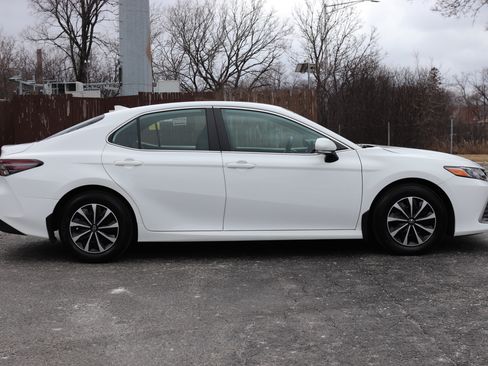 Used 2022 Toyota Camry LE w/ Cold Weather Package image 5