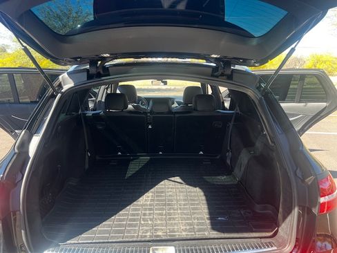 Used 2017 Mercedes-Benz E 400 E 400 4MATIC Wagon 4D image 18