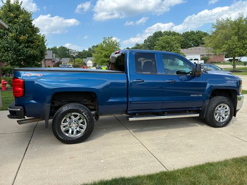Used 2017 Chevrolet Silverado 2500 LT AWD/4WD image 12