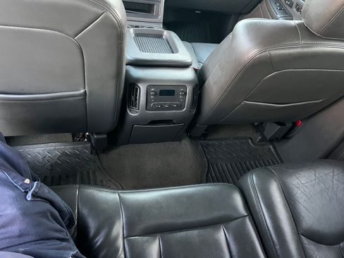 Used 2006 Chevrolet Silverado 2500 LT w/ Heavy-Duty Power Package AWD/4WD image 9