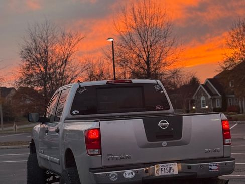 Used 2009 Nissan Titan SE w/ SE Drivers Convenience Pkg image 14