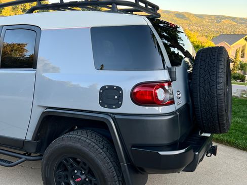 Used 2014 Toyota FJ Cruiser 4WD image 9