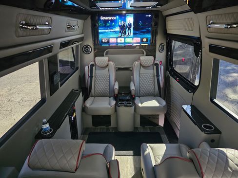 Used 2023 Mercedes-Benz Sprinter 3500 image 9