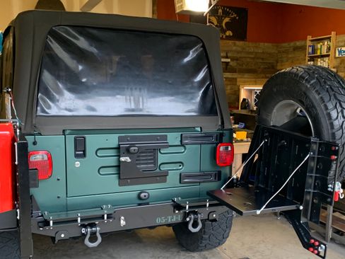 Used 2005 Jeep Wrangler Unlimited w/ Premium Audio Group image 8