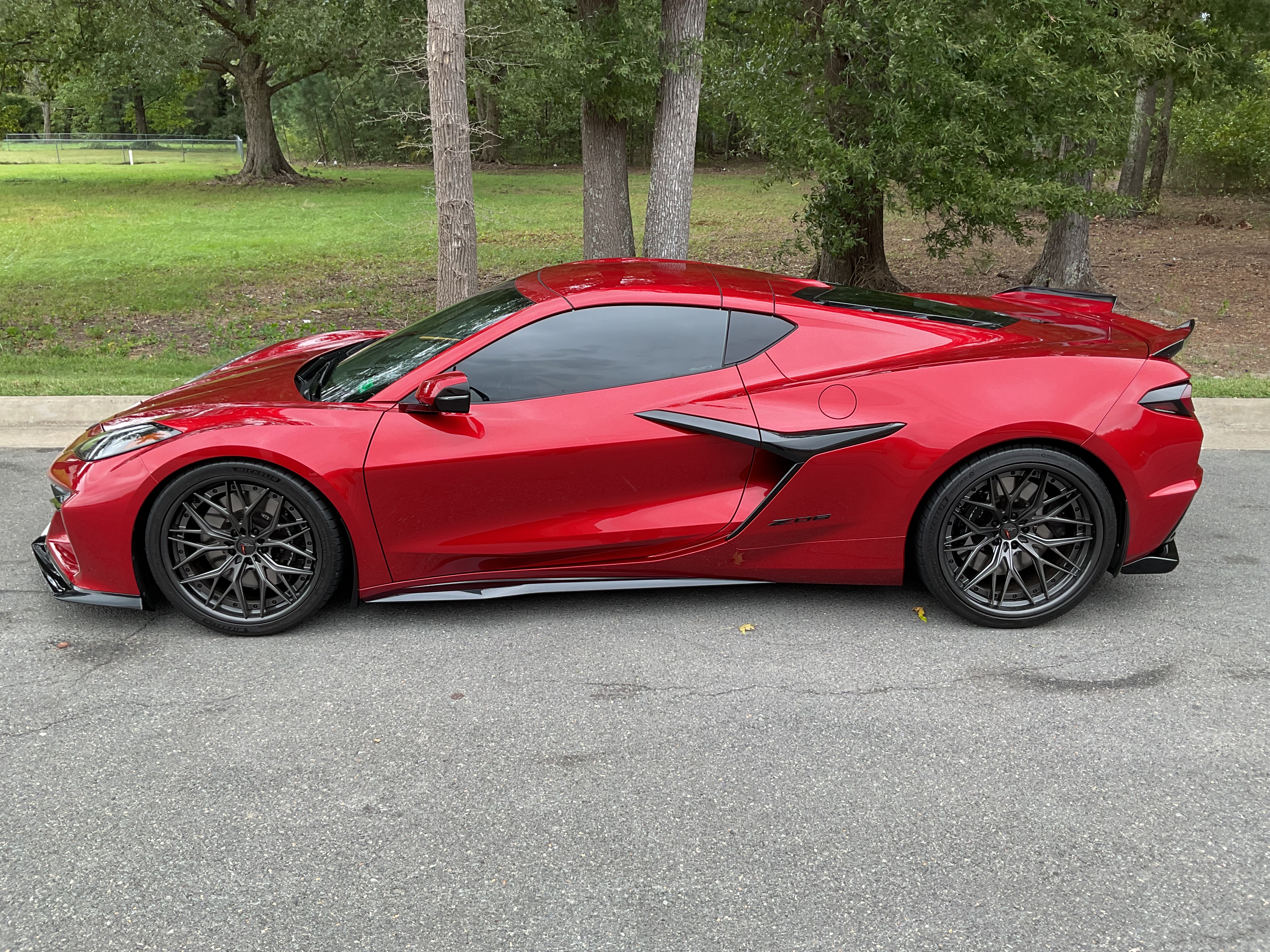 Used 2025 Chevrolet Corvette Z06 w/ Stealth Interior Trim Package RWD image 16