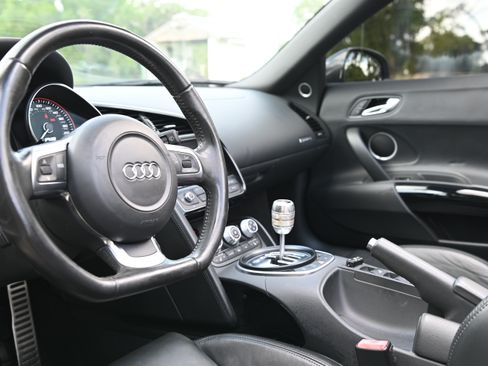 Used 2011 Audi R8 V10 image 24