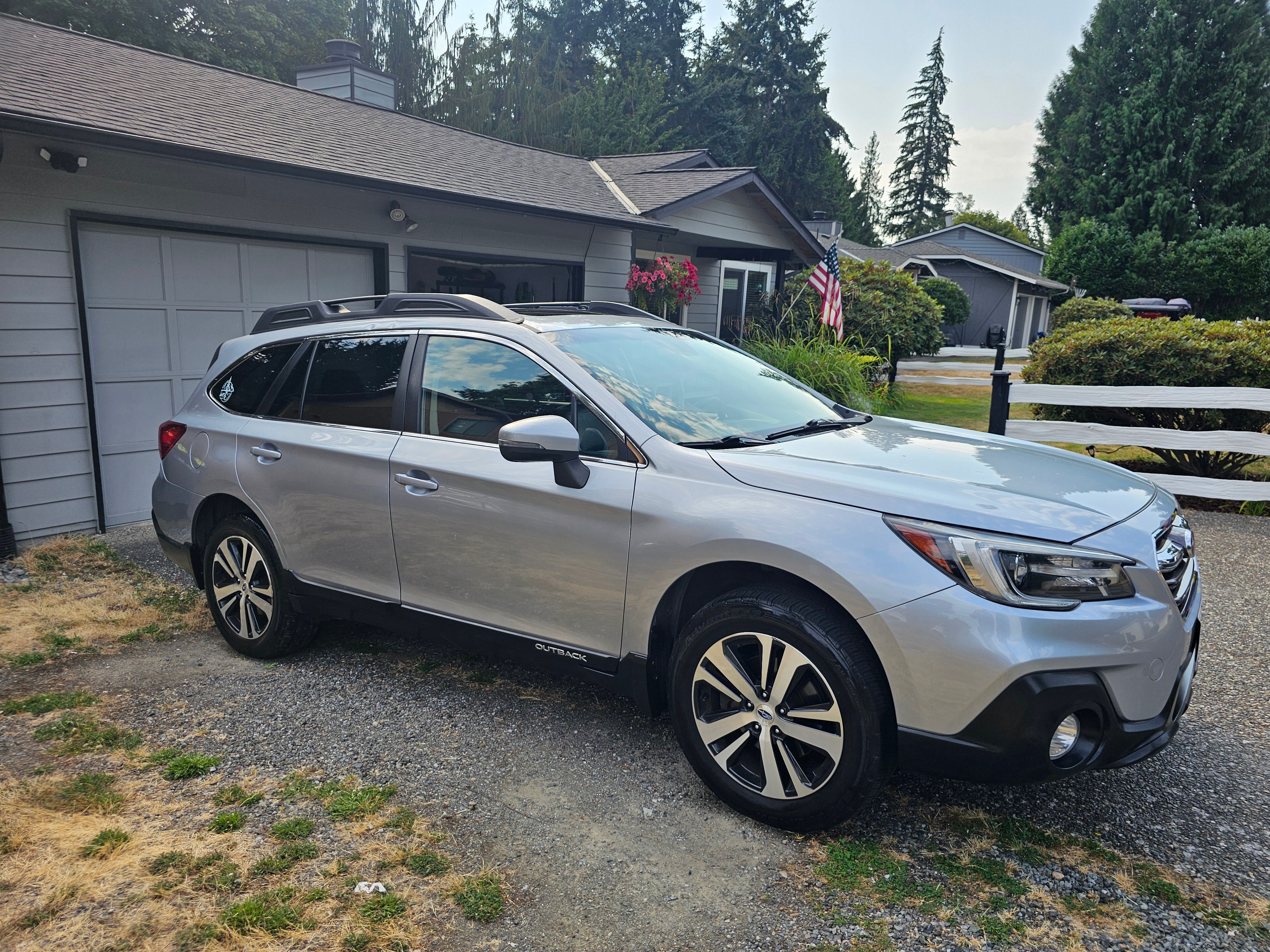 Used 2018 Subaru Outback 3.6R Limited AWD/4WD image 1