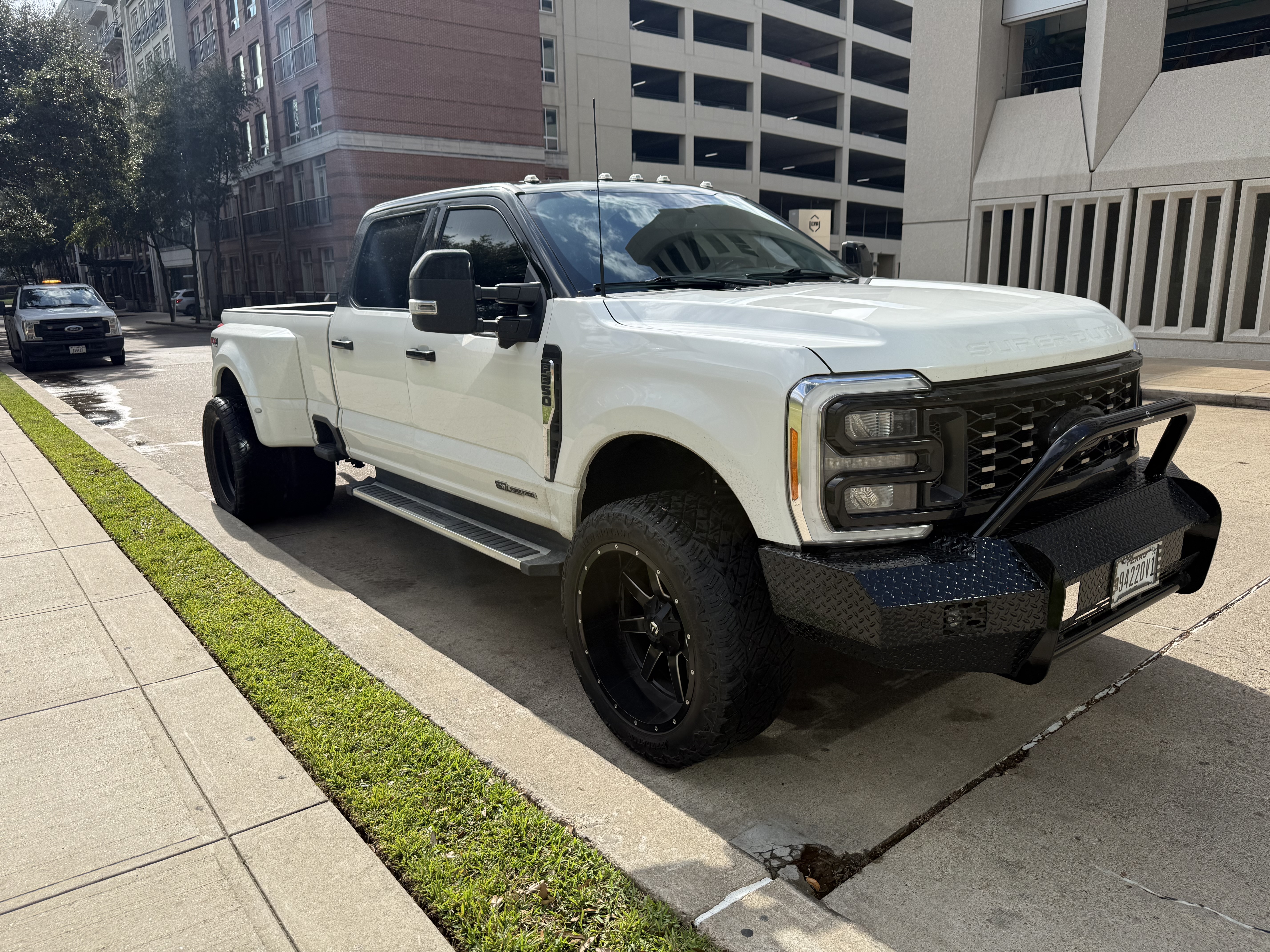 Used 2023 Ford F350 Lariat w/ Chrome Package AWD/4WD image 1