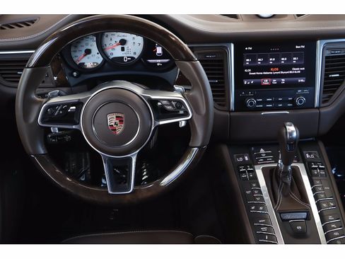 Used 2017 Porsche Macan Turbo image 24