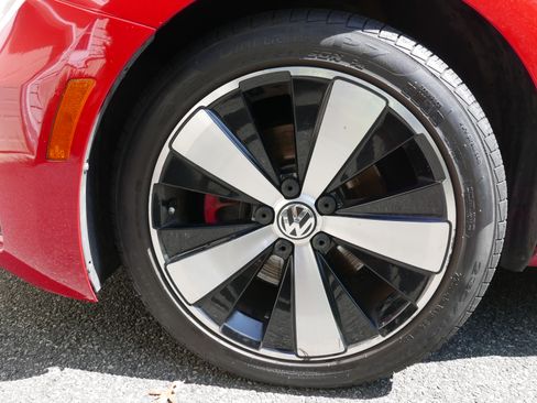 Used 2013 Volkswagen Beetle 2.0T FWD image 17