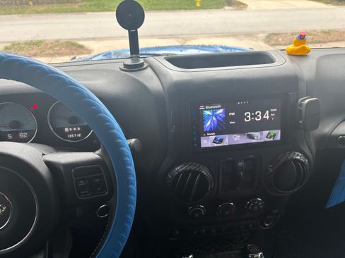 Used 2014 Jeep Wrangler Unlimited Sahara image 5