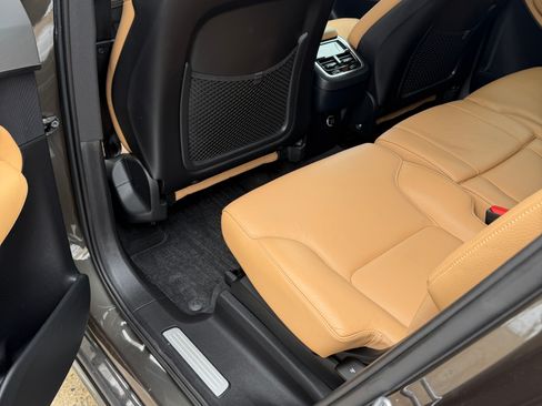 Used 2018 Volvo XC90 T6 Momentum w/ Convenience Package image 6