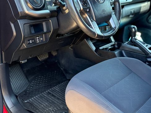 Used 2018 Toyota Tacoma TRD Sport w/ Technology Package image 15