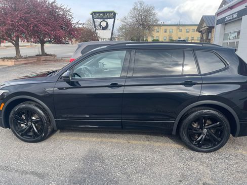 Used 2023 Volkswagen Tiguan SE R-Line image 1