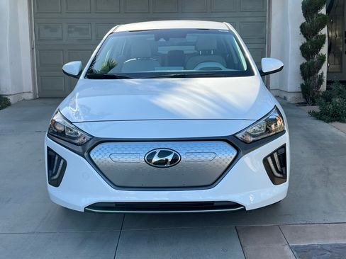 Used 2020 Hyundai Ioniq SE image 4