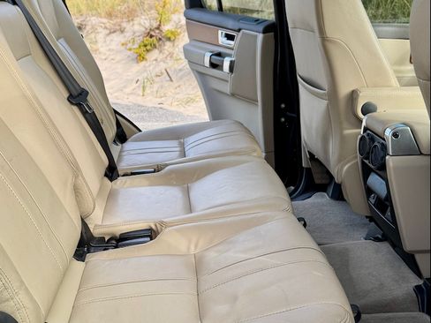 Used 2016 Land Rover LR4 HSE Silver Edition image 13