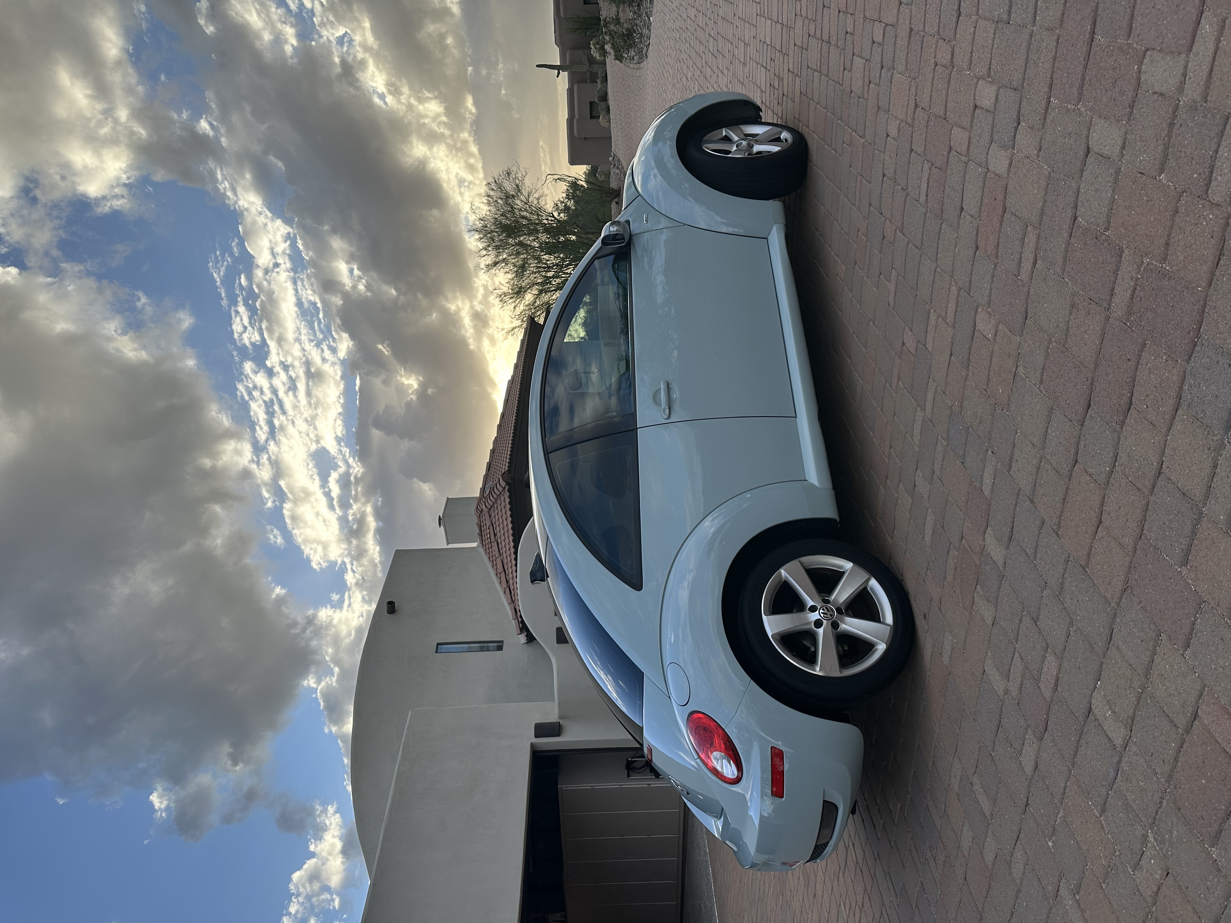 Used 2010 Volkswagen Beetle Final Edition FWD image 6