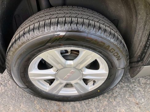 Used 2015 GMC Terrain SLE image 12