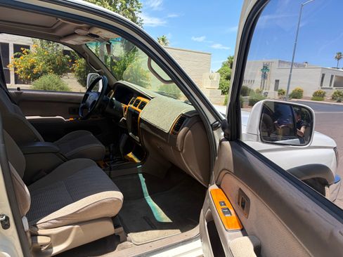 Used 1998 Toyota 4Runner SR5 AWD/4WD image 12