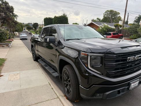 Used 2022 GMC Sierra 1500 Elevation w/ Elevation Premium Package AWD/4WD image 2
