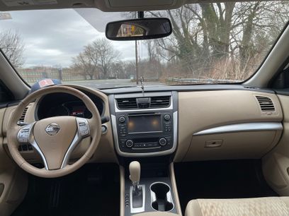 Used 2016 Nissan Altima 2.5 SV w/ Convenience Package