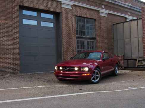 Used 2006 Ford Mustang Premium image 4