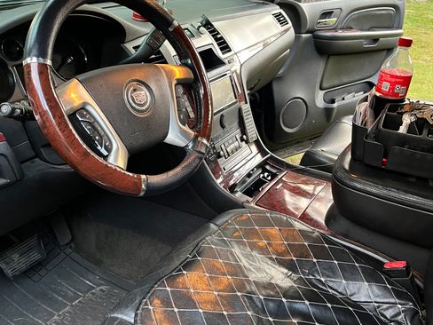 Used 2007 Cadillac Escalade ESV AWD w/ Information Package image 11