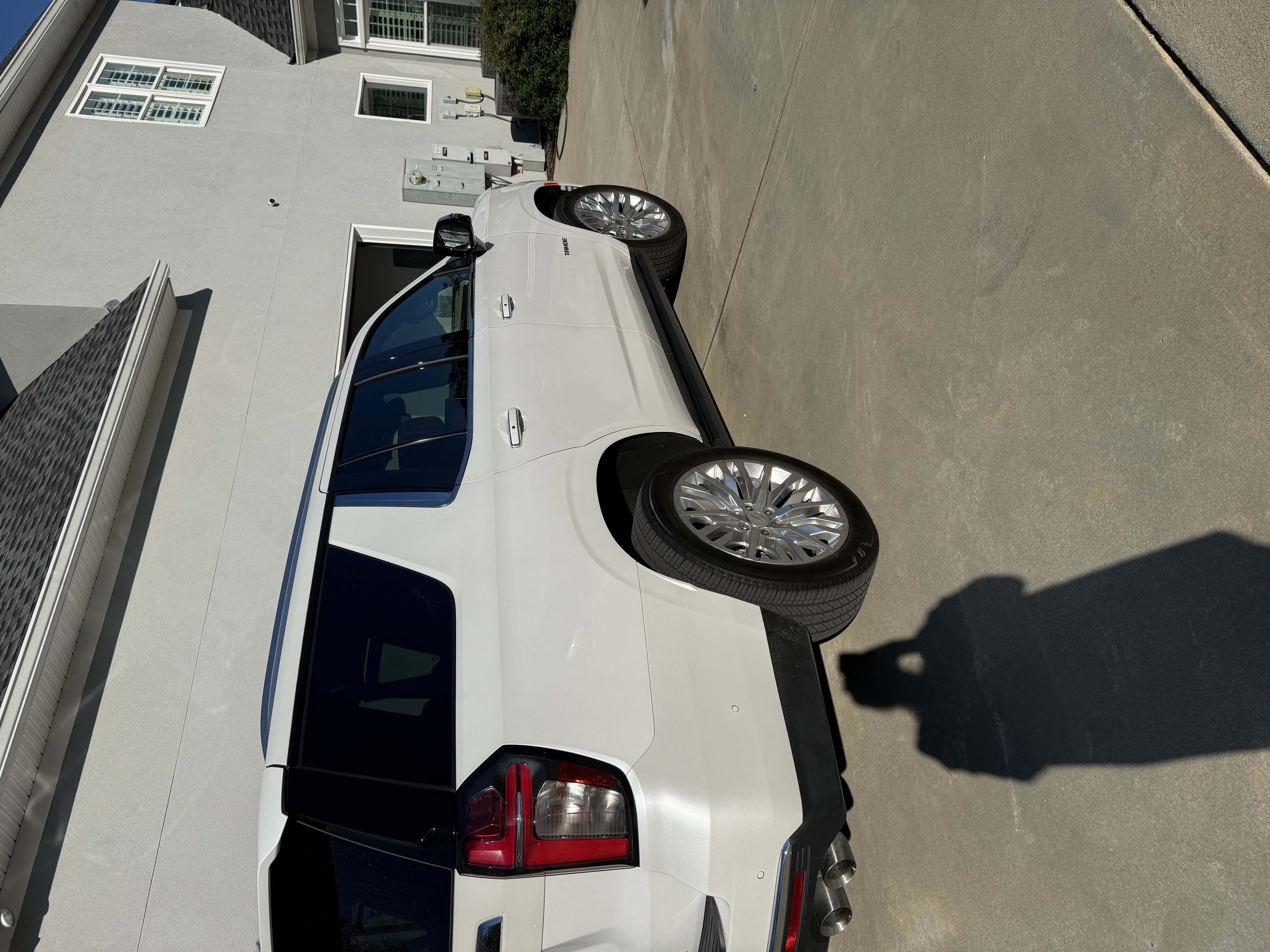 Used 2023 Chevrolet Tahoe Premier w/ Advanced Technology Package image 2