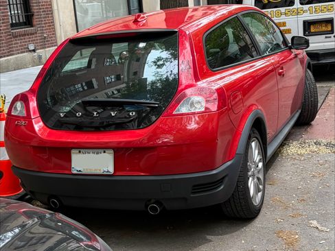 Used 2009 Volvo C30 FWD image 2