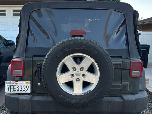 Used 2011 Jeep Wrangler Unlimited Sport image 2