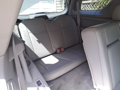 Used 2009 Cadillac SRX AWD w/ Third Row Seating Package image 12