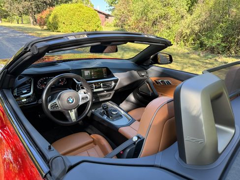 Used 2022 BMW Z4 M40i w/ Premium Package image 16