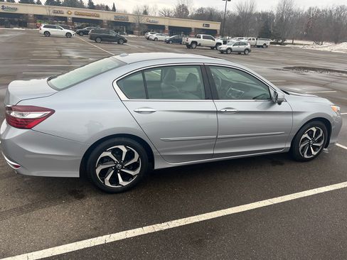 Used 2017 Honda Accord EX-L image 4