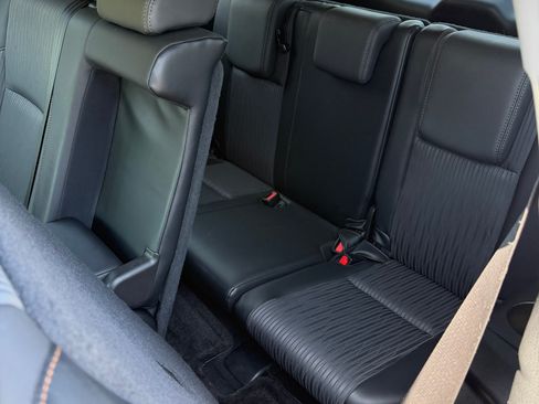 Used 2015 Toyota Highlander Plus FWD image 10